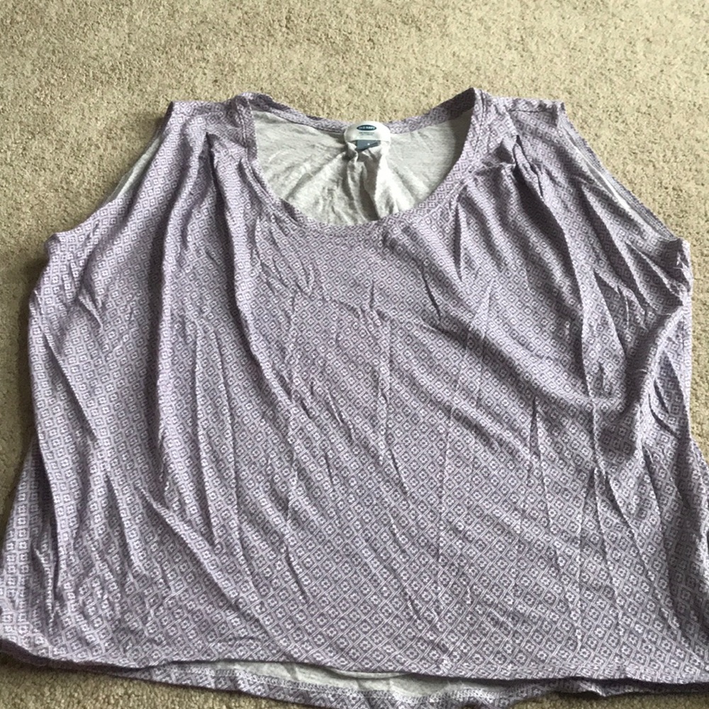 Old navy t-shirt